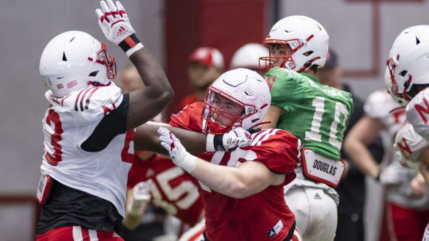 Beau Schaller offensive line Heinrich Haarberg  spring practice 2022.03.07 NebAth 0515